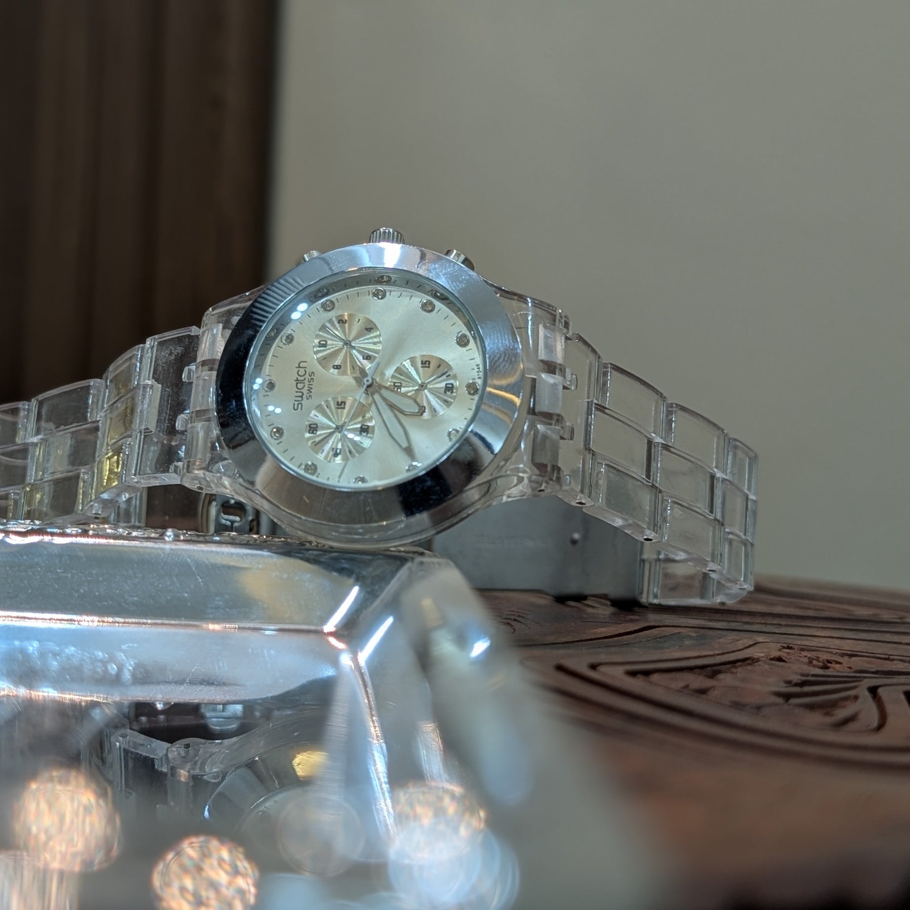 CrystalClear Acrylic Watch – Premium Unisex Edition