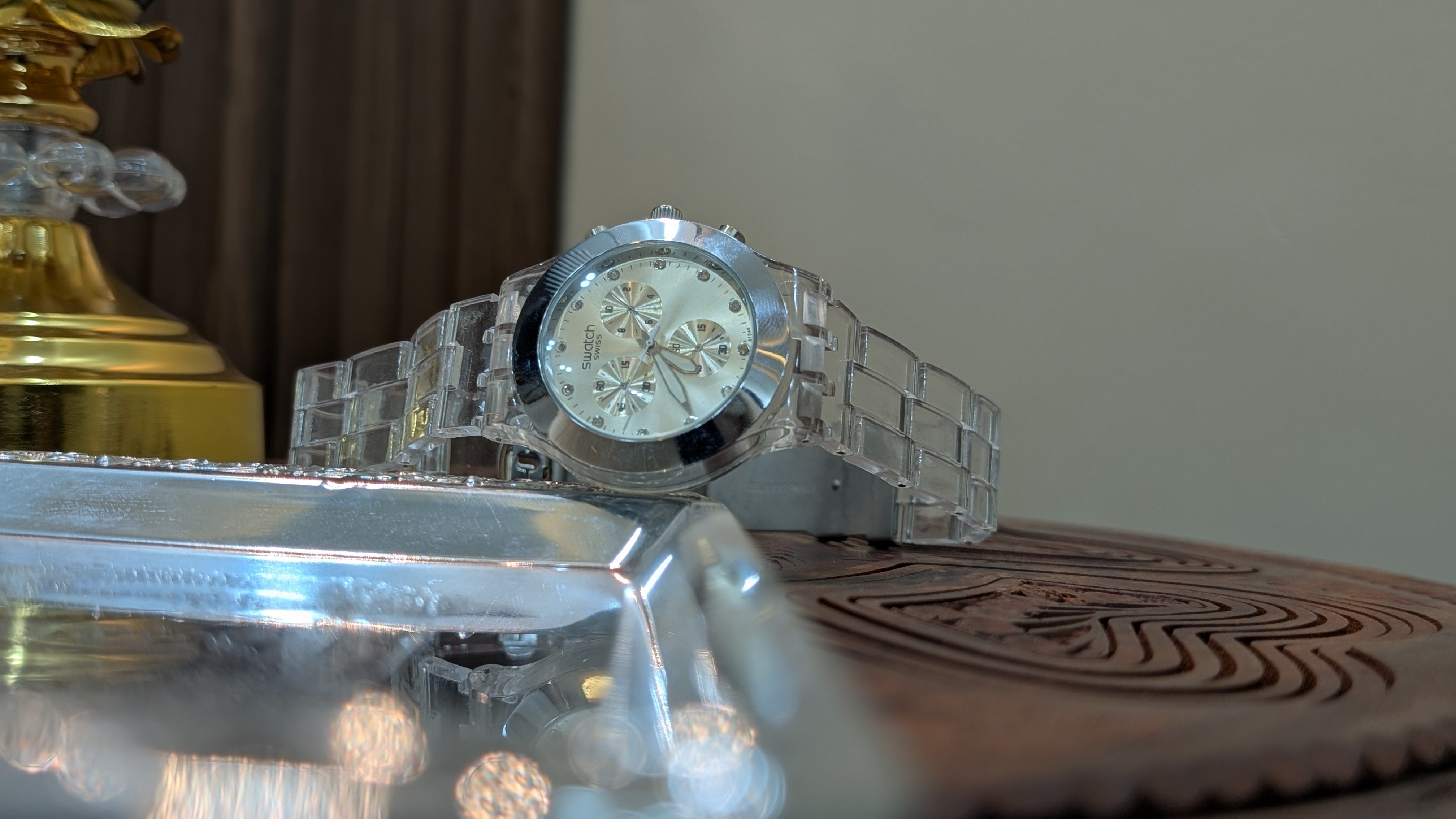 CrystalClear Acrylic Watch – Premium Unisex Edition