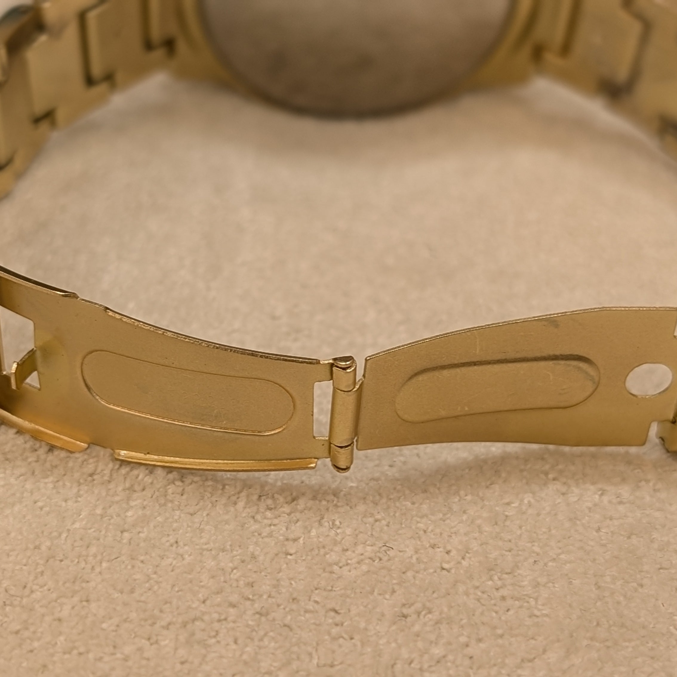 Luxe Chrono Gold Watch Timeless Luxury