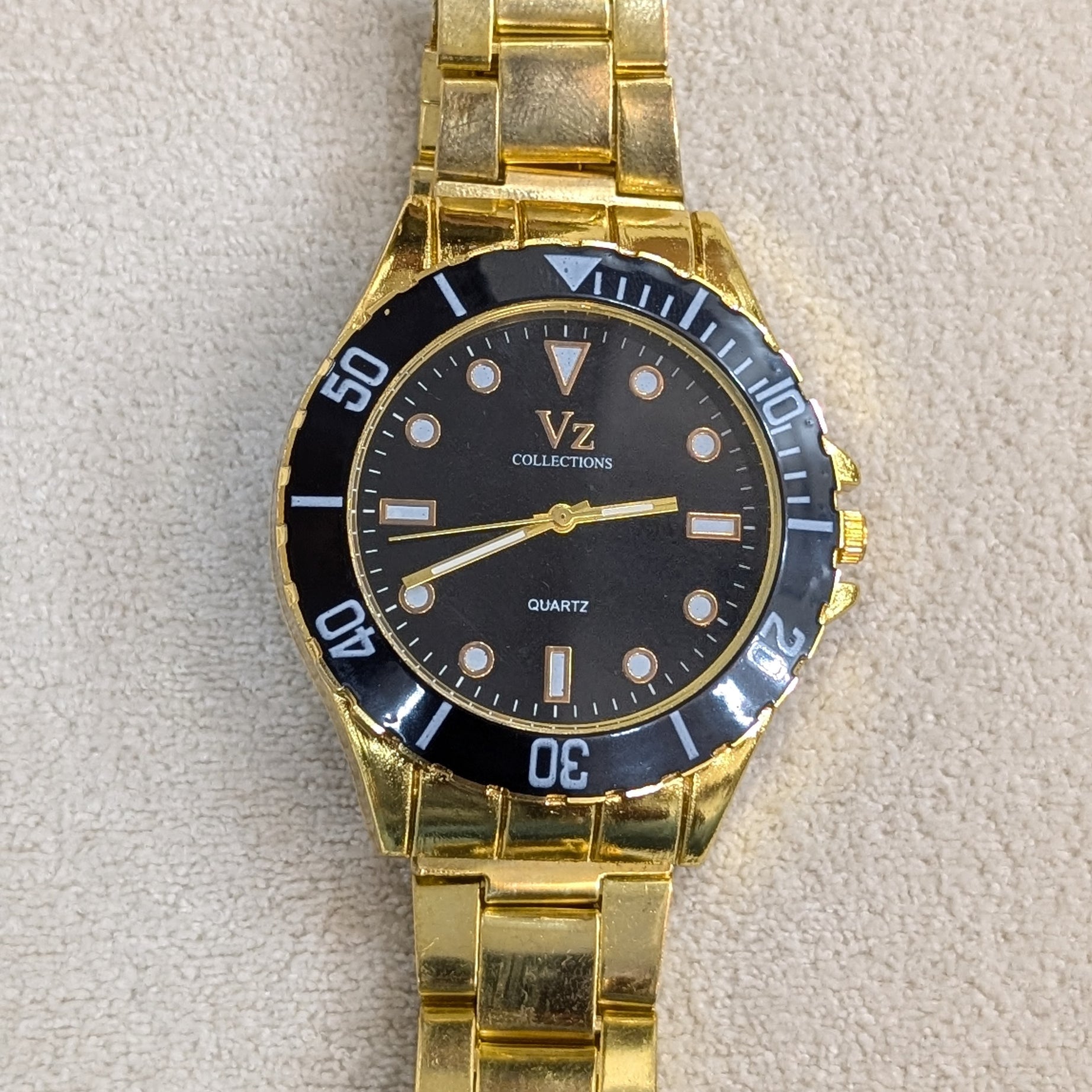 VZ Aurelia Golden Round Black Man Watch