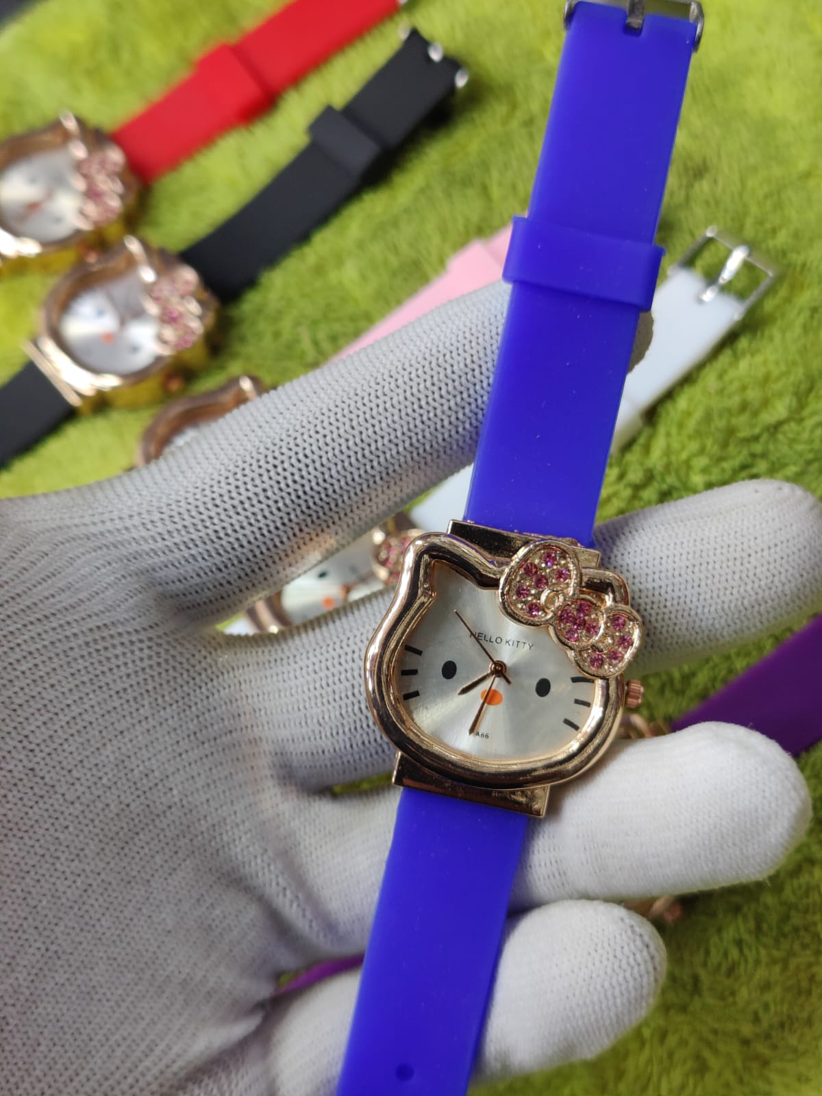 Beautiful Hello Kitty A86 Cartoon Cat Shaped Clock Dial Analog Wristwatch For Women