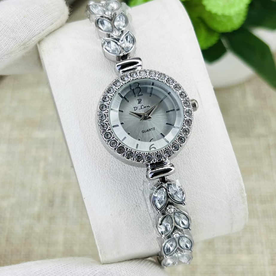 Women’s Luxury Bracelet Diamond Quartz Watch (Random Color Combo)