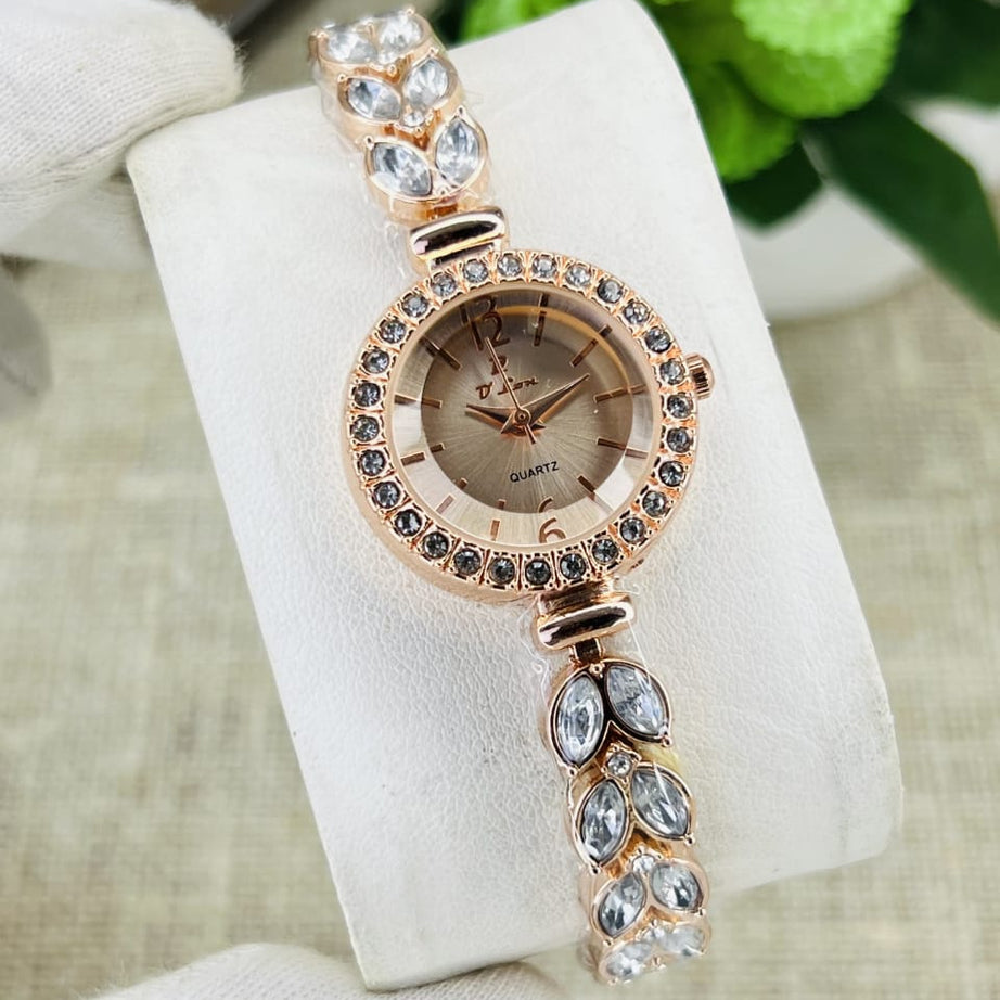Women’s Luxury Bracelet Diamond Quartz Watch (Random Color Combo)