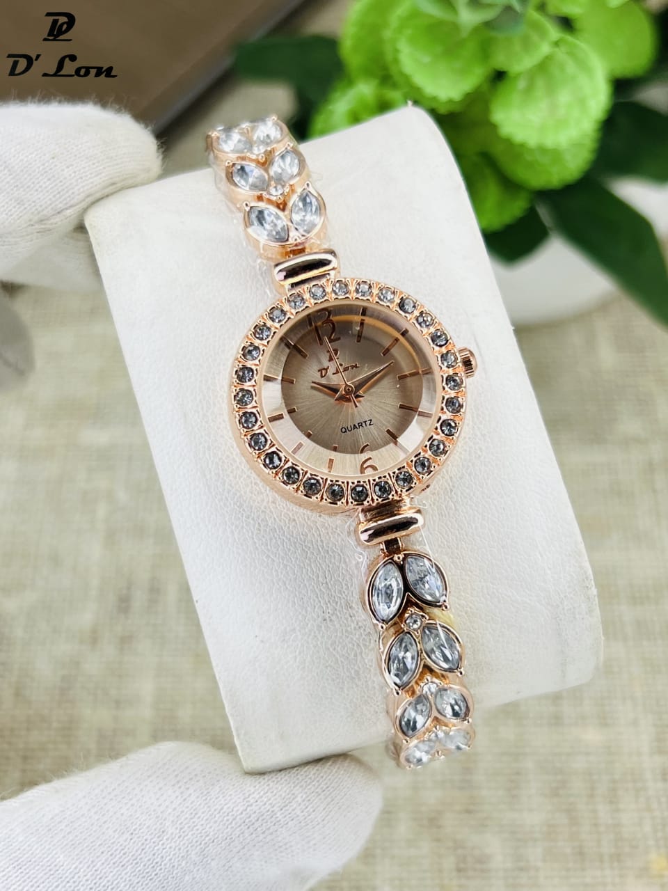 Women’s Luxury Bracelet Diamond Quartz Watch (Random Color Combo)