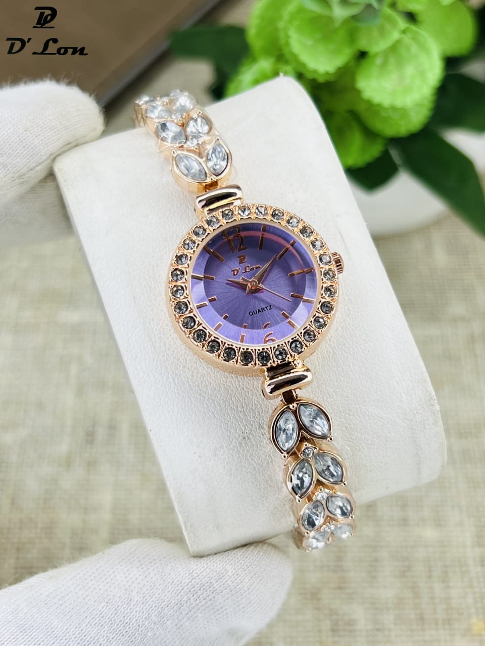 Women’s Luxury Bracelet Diamond Quartz Watch (Random Color Combo)