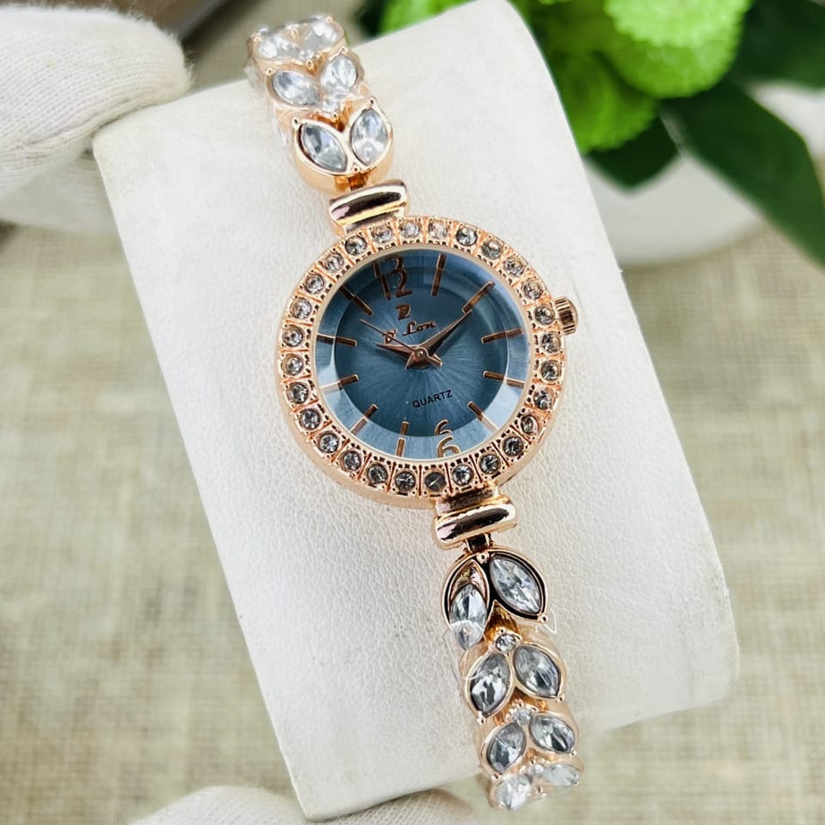 Women’s Luxury Bracelet Diamond Quartz Watch (Random Color Combo)
