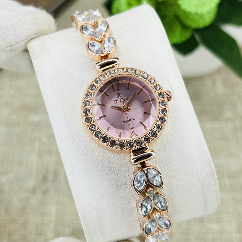 Women’s Luxury Bracelet Diamond Quartz Watch (Random Color Combo)