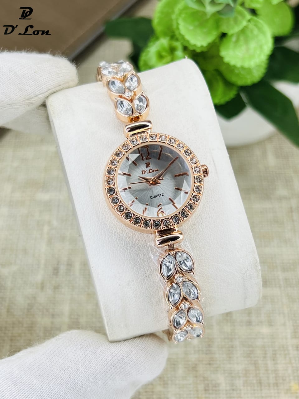 Women’s Luxury Bracelet Diamond Quartz Watch (Random Color Combo)