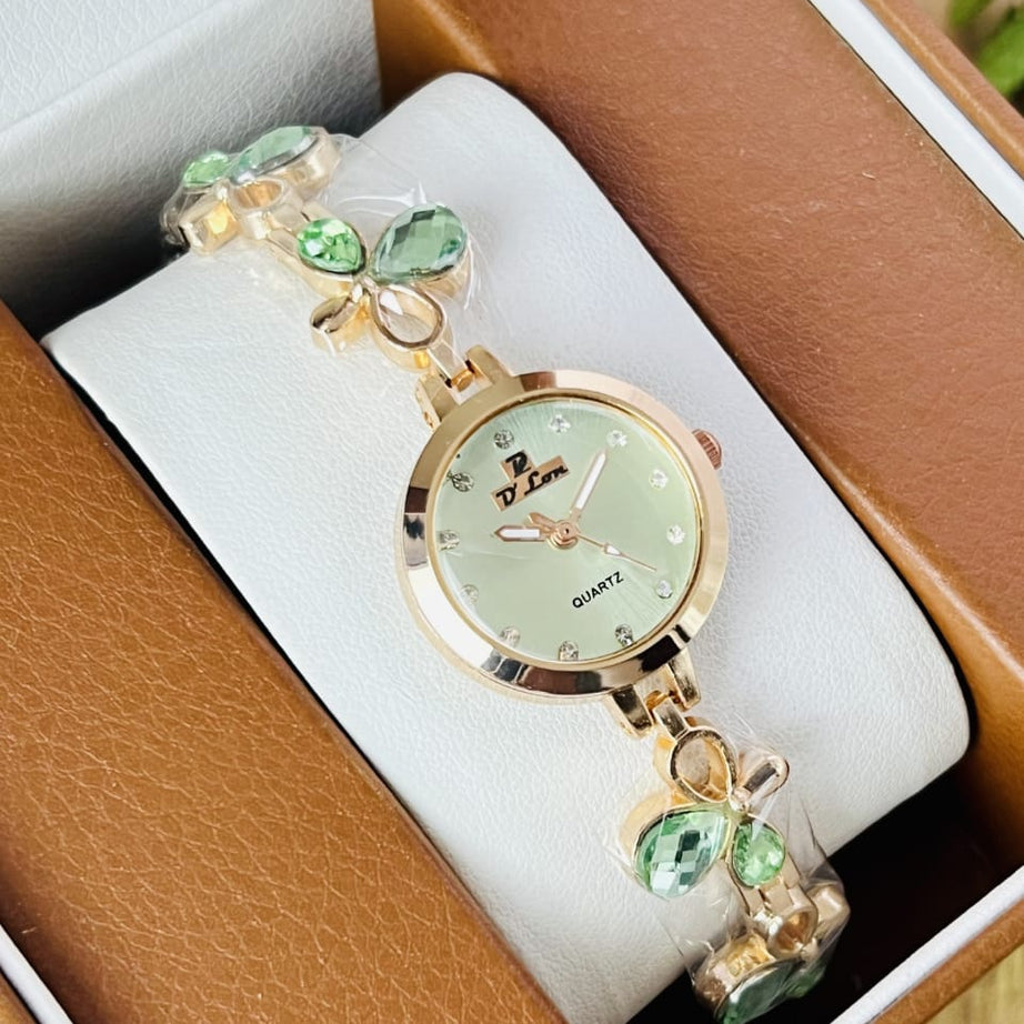 Women’s Flower Bracelet Quartz Watch (Random Color Combo)