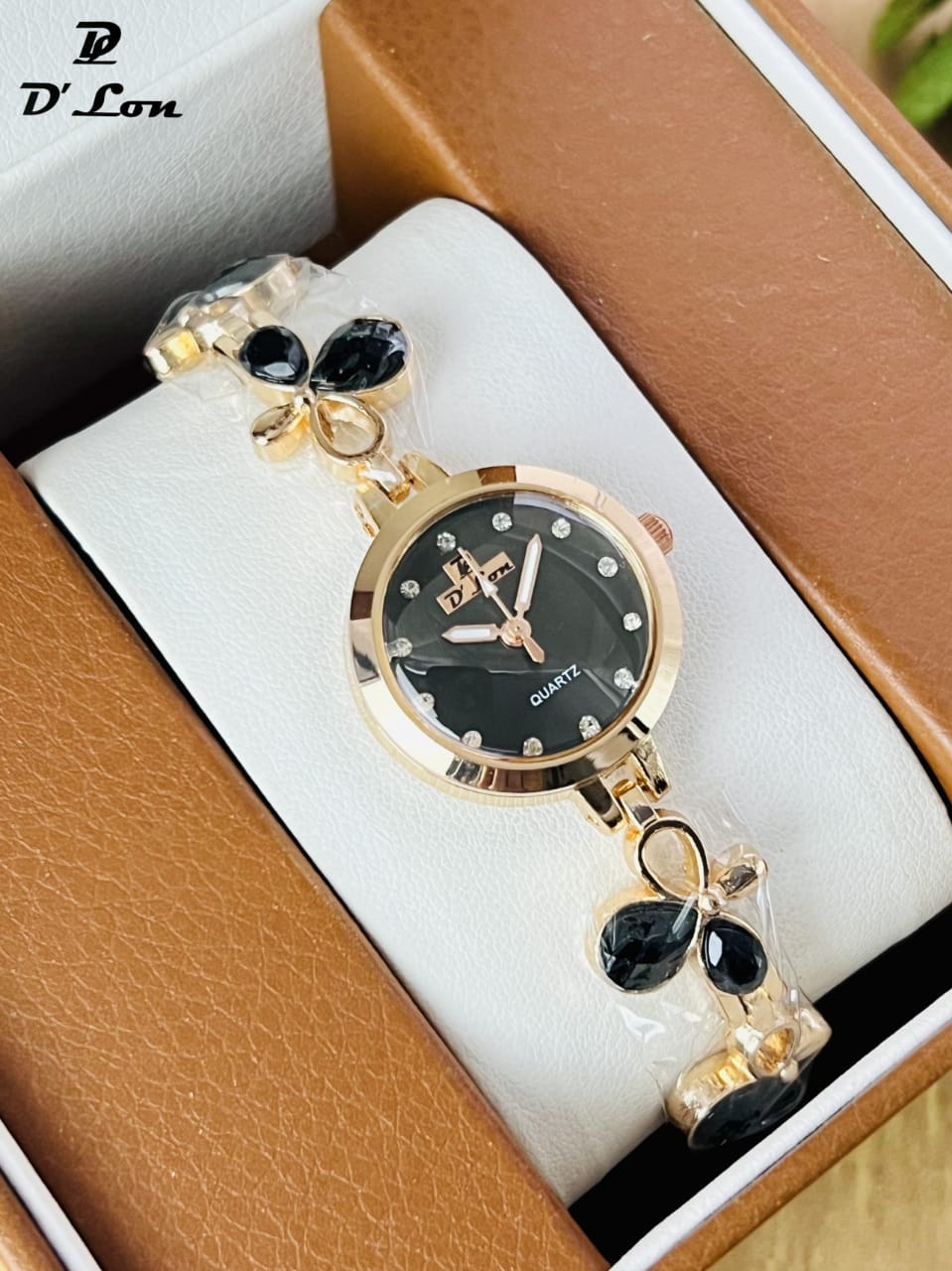 Women’s Flower Bracelet Quartz Watch (Random Color Combo)