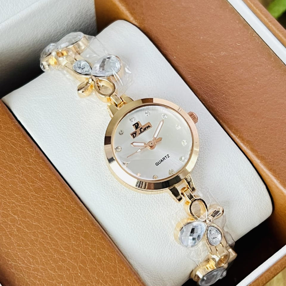 Women’s Flower Bracelet Quartz Watch (Random Color Combo)