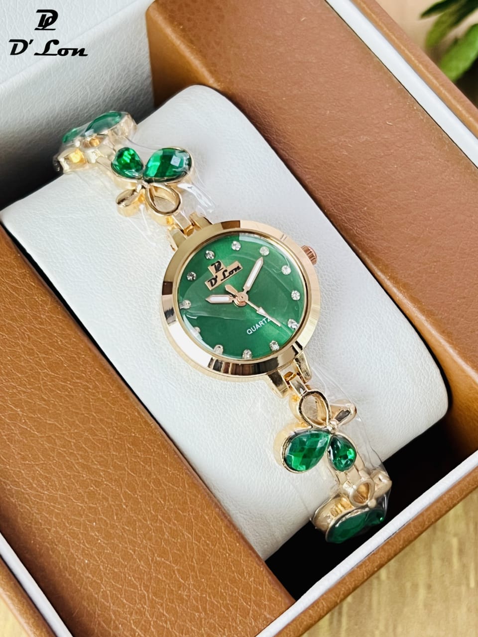 Women’s Flower Bracelet Quartz Watch (Random Color Combo)