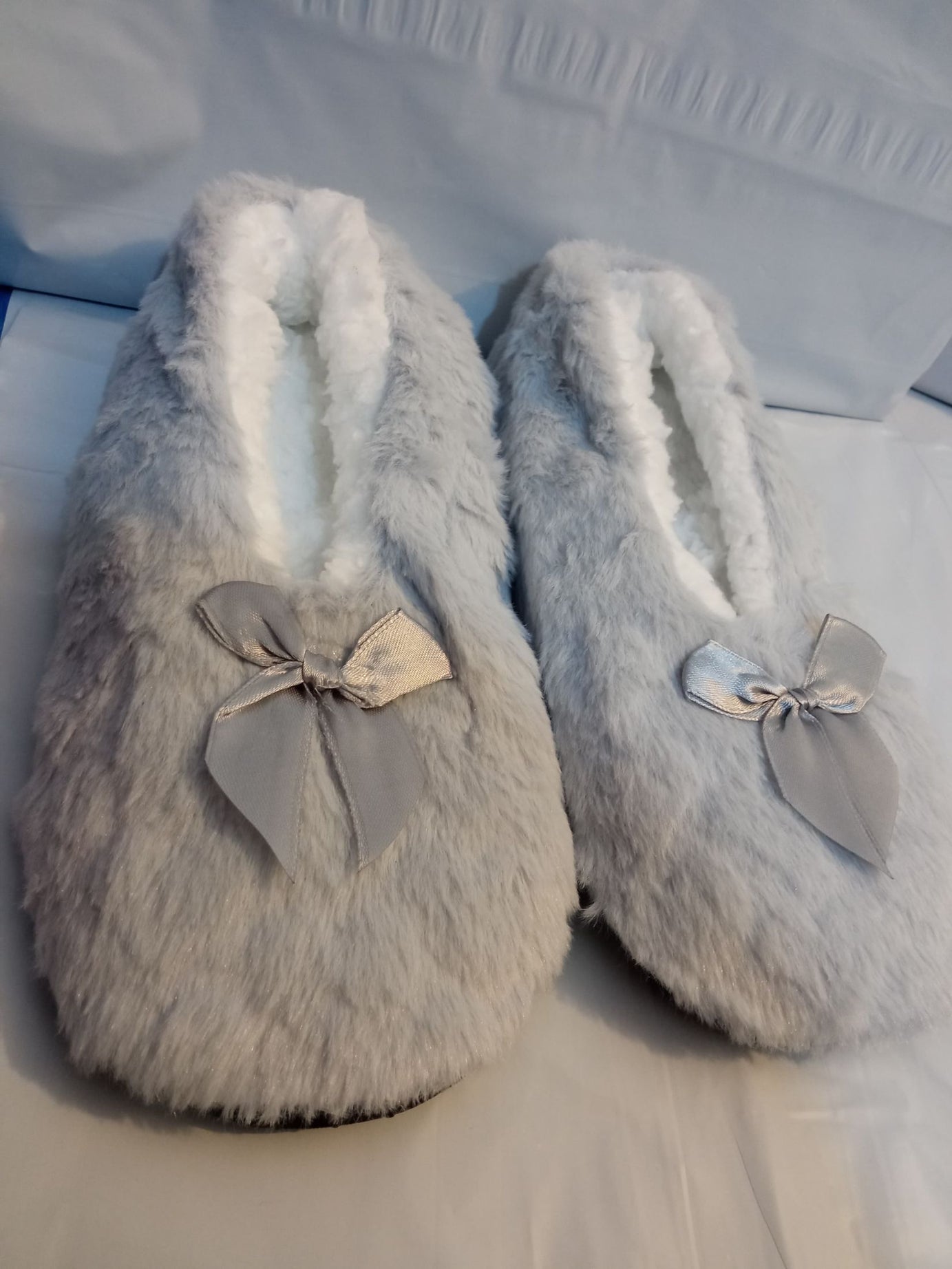 Winter Warm Wool Slippers in Soft Plush for Women Indoor use