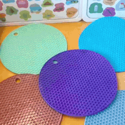 (Pack of 2) Silicone Rubber Heat Resistant Non Slip High Temperature Easy To Clean Table Mats with Hanging Hole For Pots