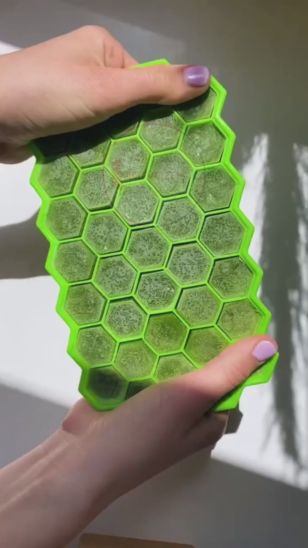 2Pcs Reusable Silicone 37 Cavity Honeycomb Ice Cube Trays Mold BPA Free Ice Maker with Removable Lids